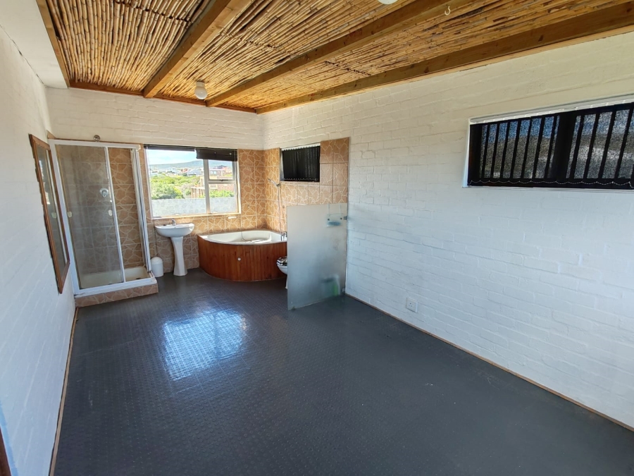 4 Bedroom Property for Sale in De Kelders Western Cape